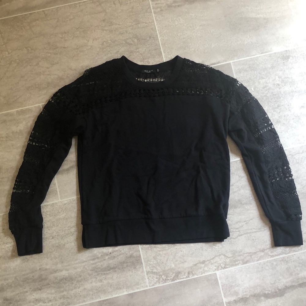 Long sleeve lace sweater.